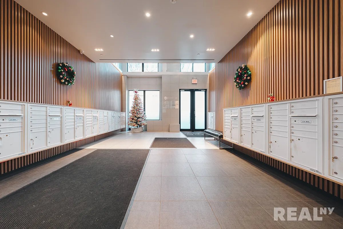 Building Photo - 60 W 125th St