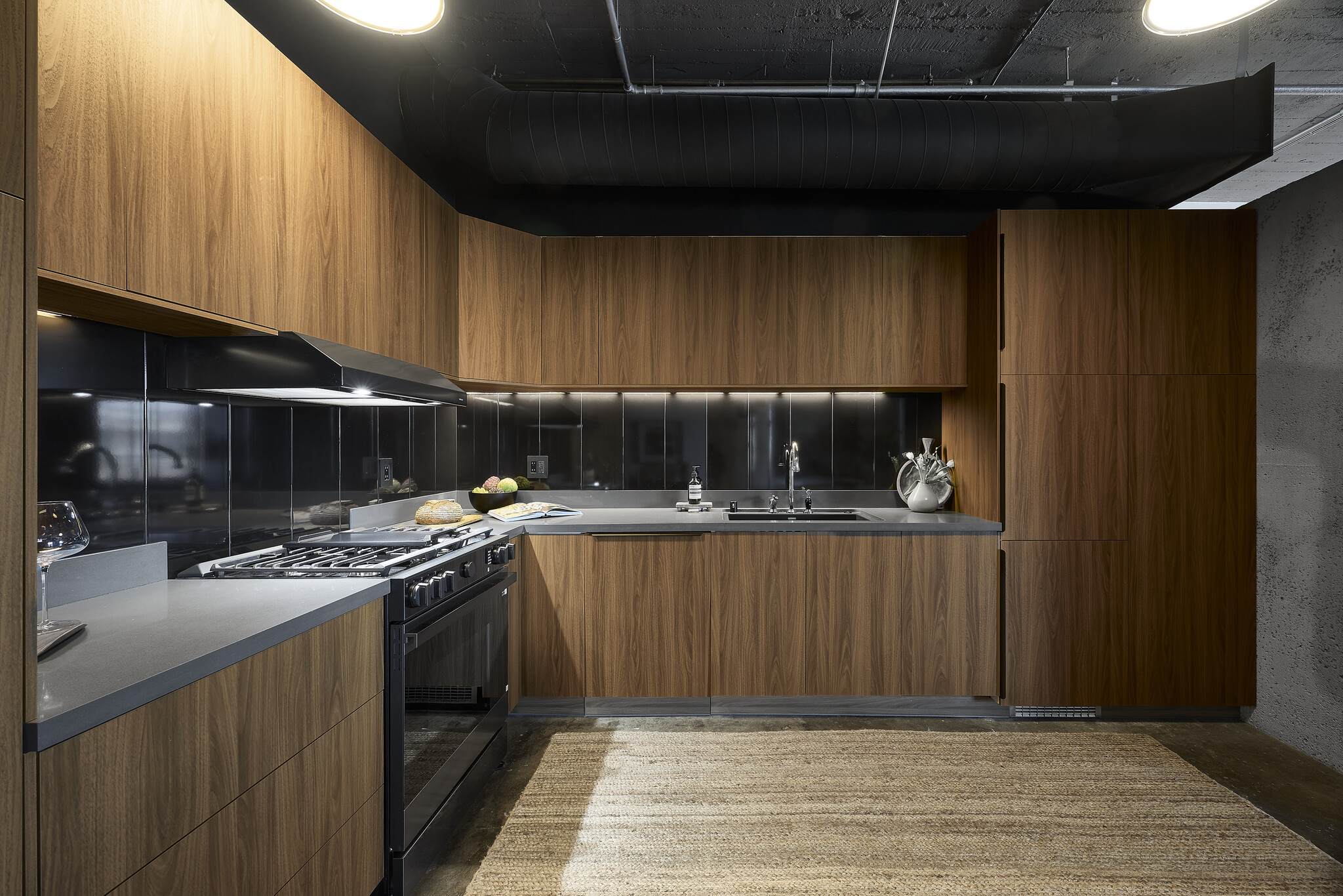 Building Photo - 1855 Industrial St