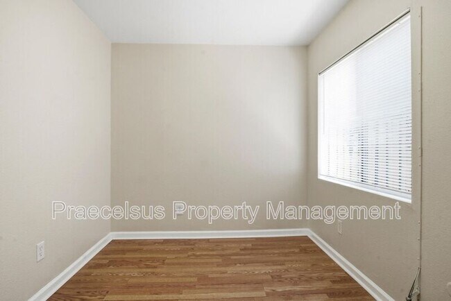 Building Photo - 3408 Clavelita St