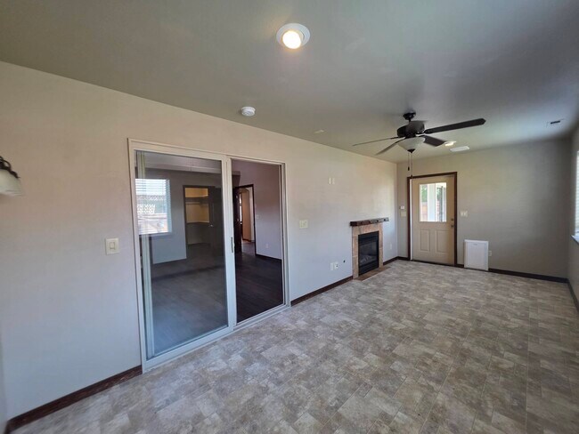 Building Photo - 1523 Sacajawea Ave