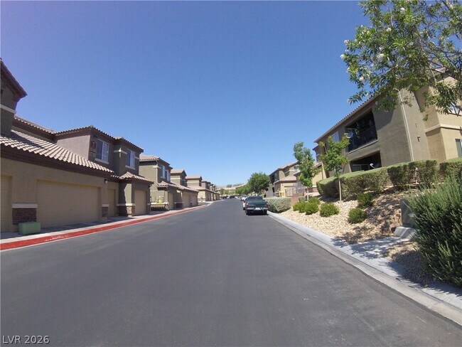 Building Photo - 6868 Sky Pointe Dr