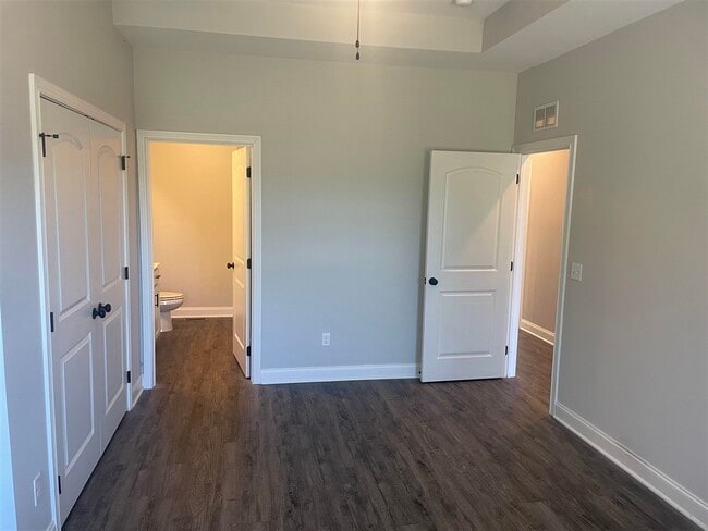 Building Photo - 705 Village Creek Dr