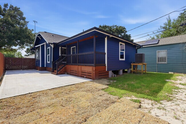 Building Photo - 105 Opal Ct