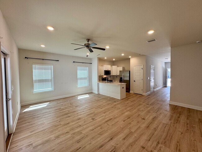 Building Photo - 272 The Prado