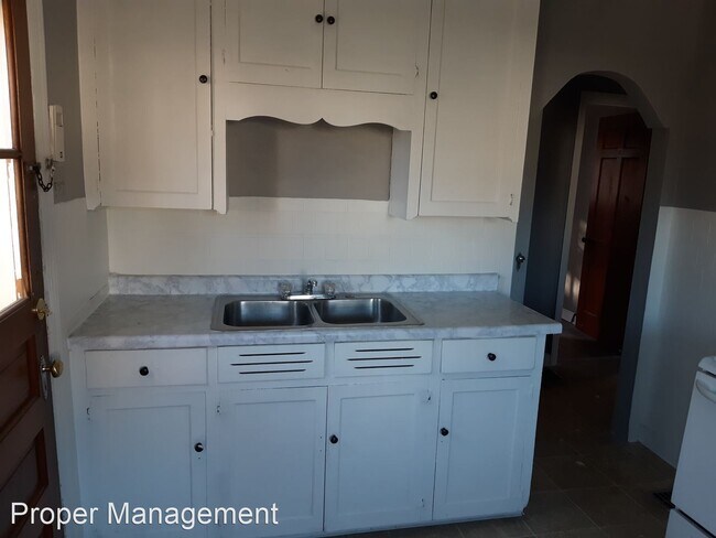 Building Photo - 3 br, 1 bath House - 408 Sandhurst Dr