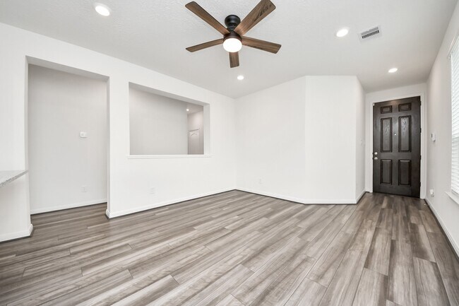 Building Photo - 22830 Brisbee Ln