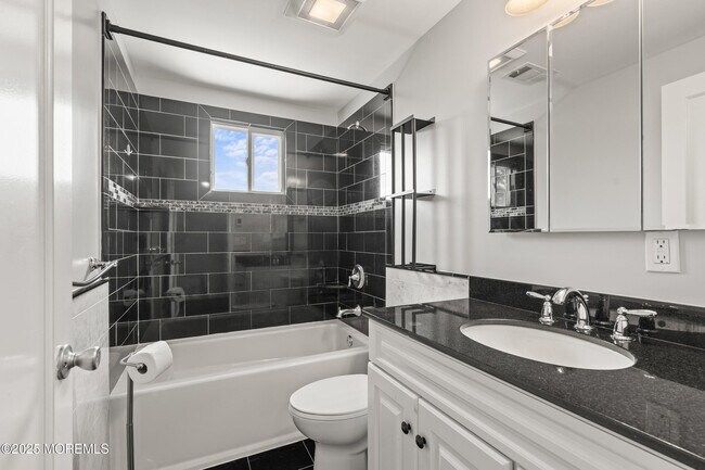 Building Photo - 324 Cedar Ave