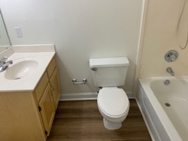 Building Photo - 1124 Sewanee Ct