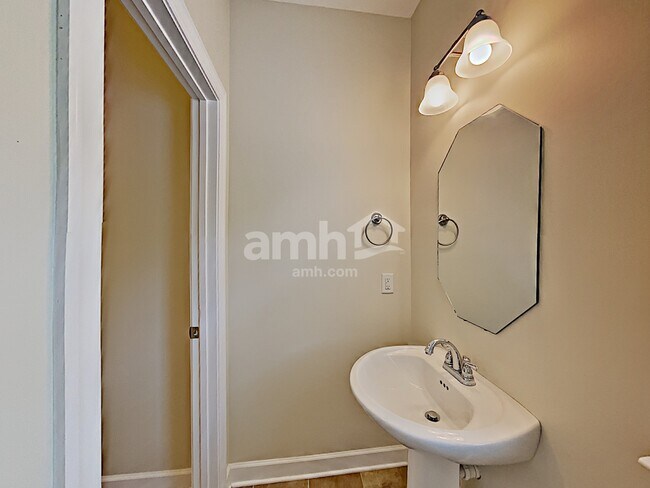 Building Photo - 6943 Calderwood Dr