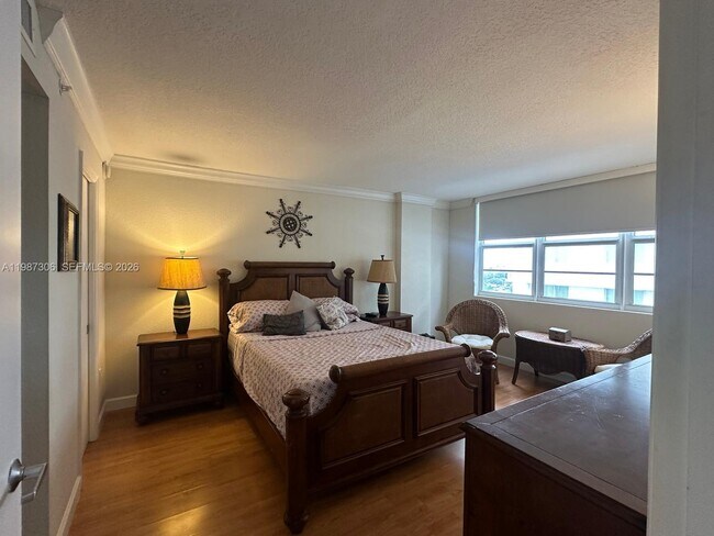 Building Photo - 6917 Collins Ave