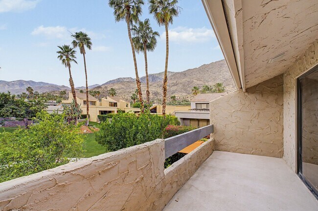 Building Photo - AVAILABLE NOW!! 2 Bedroom 3 Bathroom condo in Palm Springs!
