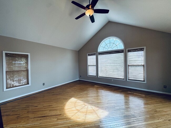 Building Photo - East AVL - Mountain Views and Space Galore!
