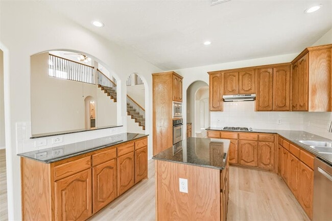 Building Photo - 11918 Mariposa Canyon Dr
