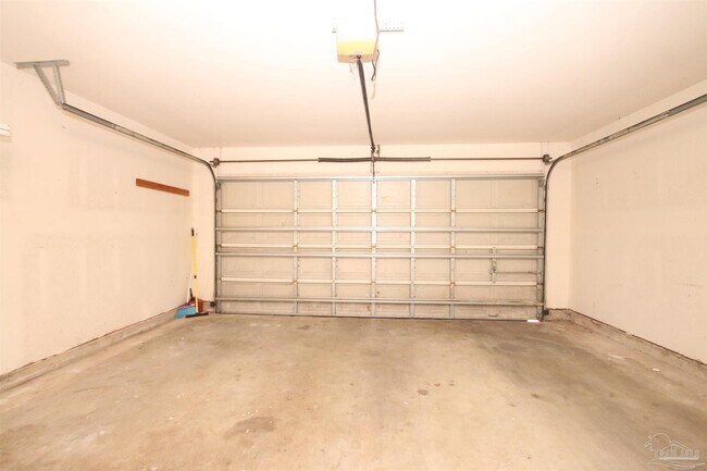 Building Photo - 127 Tobago Ct