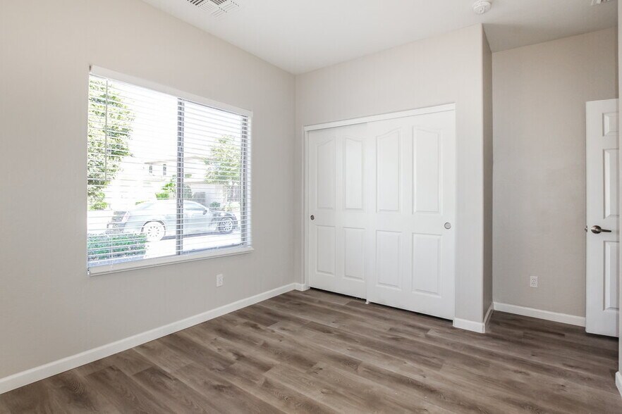 Building Photo - 16855 W Ironwood St