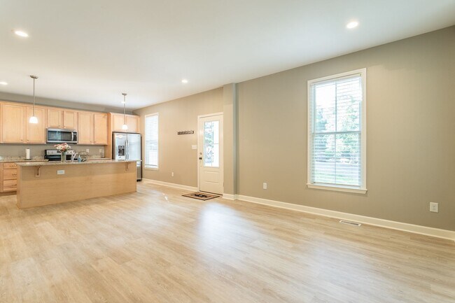 Building Photo - 200 Howell St