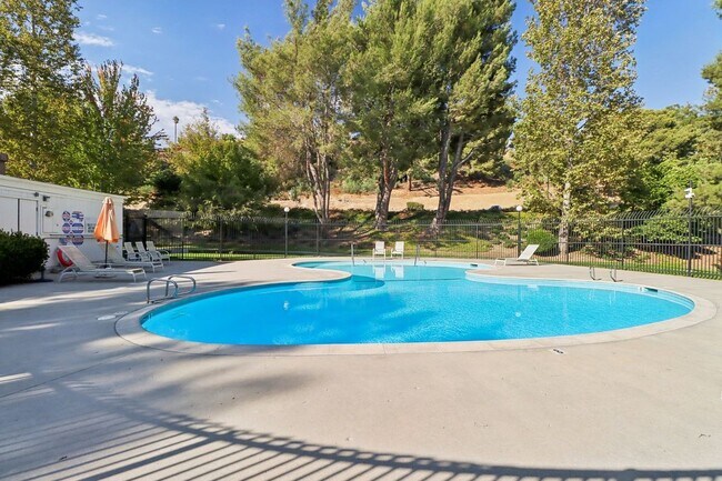 Building Photo - 14913 Campus Park Dr