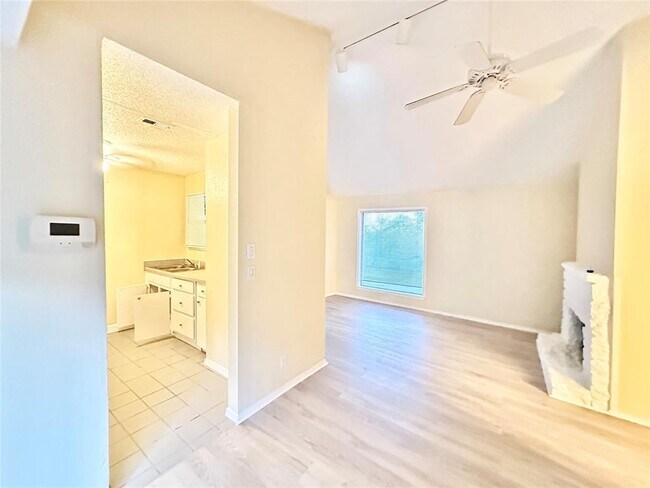 Building Photo - 4302 Scottsdale Rd