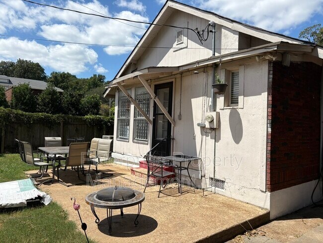 Building Photo - 2371 Parkway Pl