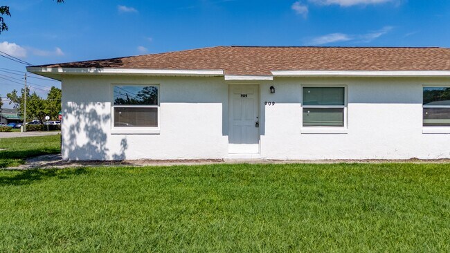 Building Photo - 909 W Orange St