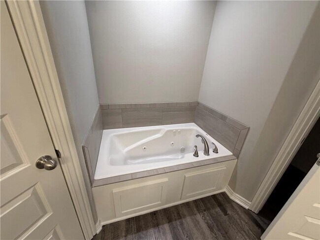 Building Photo - 6025 W Quinn St