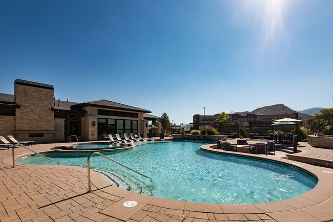 Building Photo - 8630 S Oak Cir