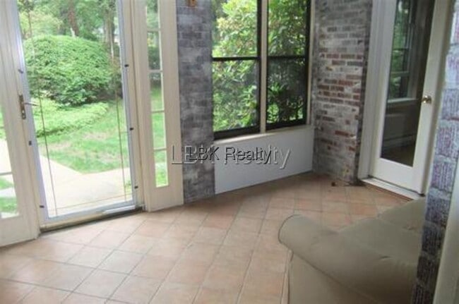 Building Photo - 68 Walnut Hill Rd