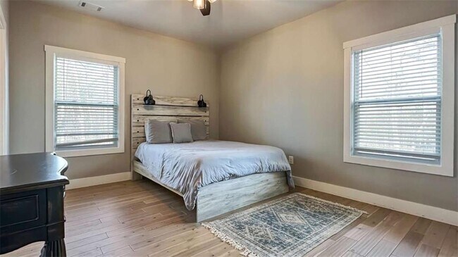 Building Photo - 360 Prince Dr