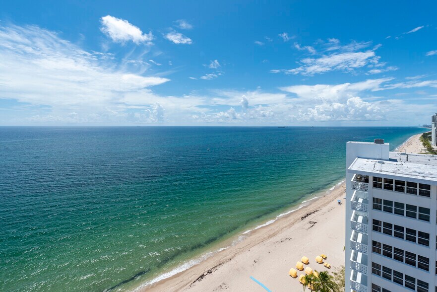 Building Photo - 4020 Galt Ocean Dr