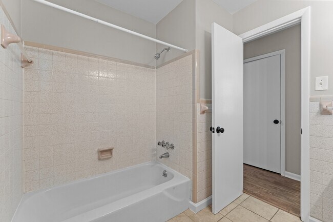 Building Photo - 3301 Marne Ave