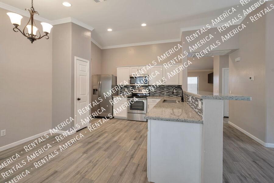 Building Photo - 2739 W Kristina Ave