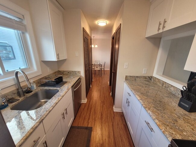 Building Photo - 2 Bedroom, 2.5 Bath Condo with with Ocean ...