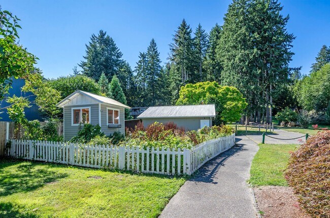 Building Photo - SHORT TERM LEASES! 1-6 months - 3-Bedroom ...