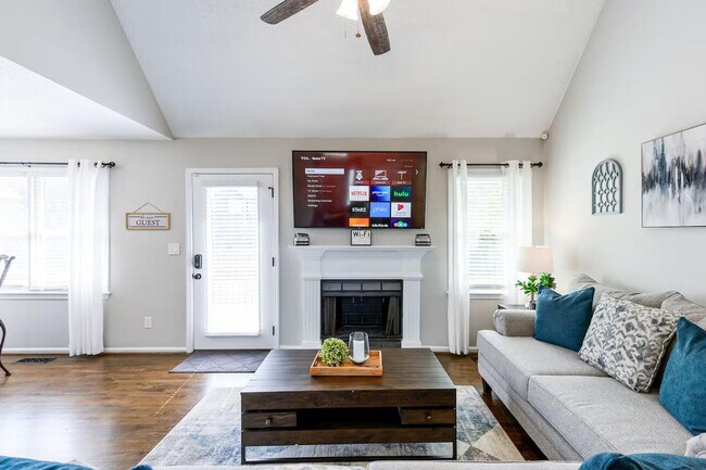 Building Photo - 13 Windfield Dr