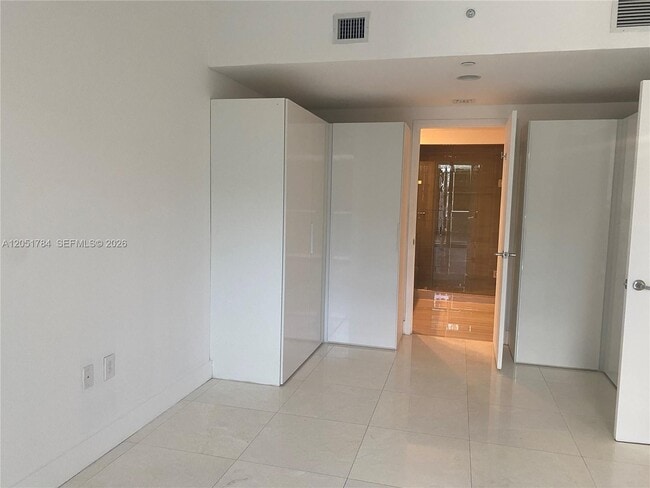 Building Photo - 1010 Brickell Ave