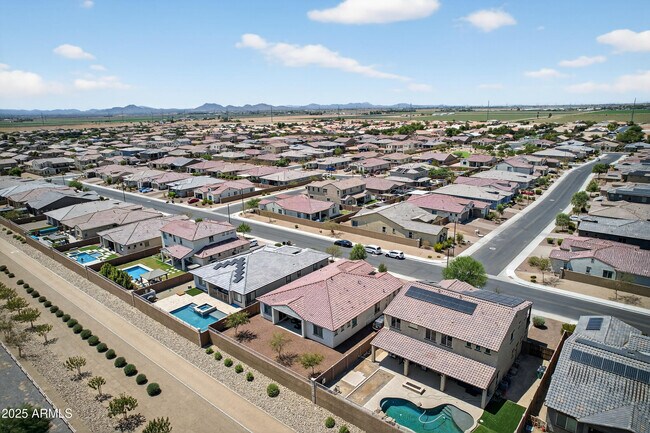 Building Photo - 3405 S 183rd Dr