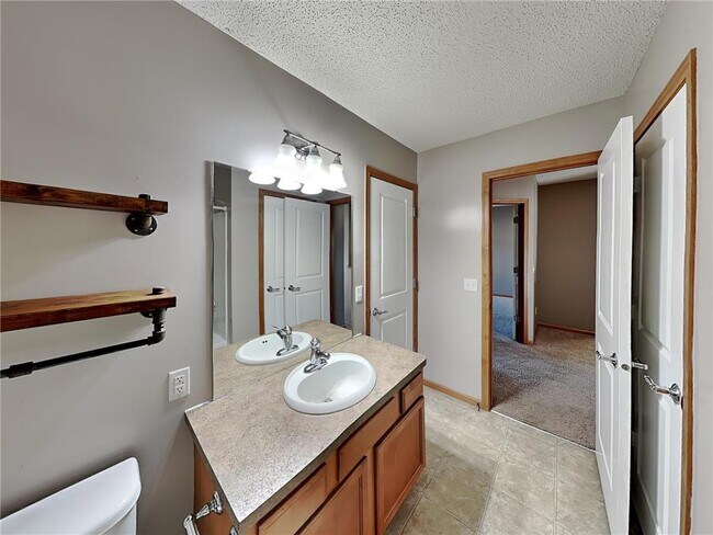 Building Photo - 5106 Farnham Dr N