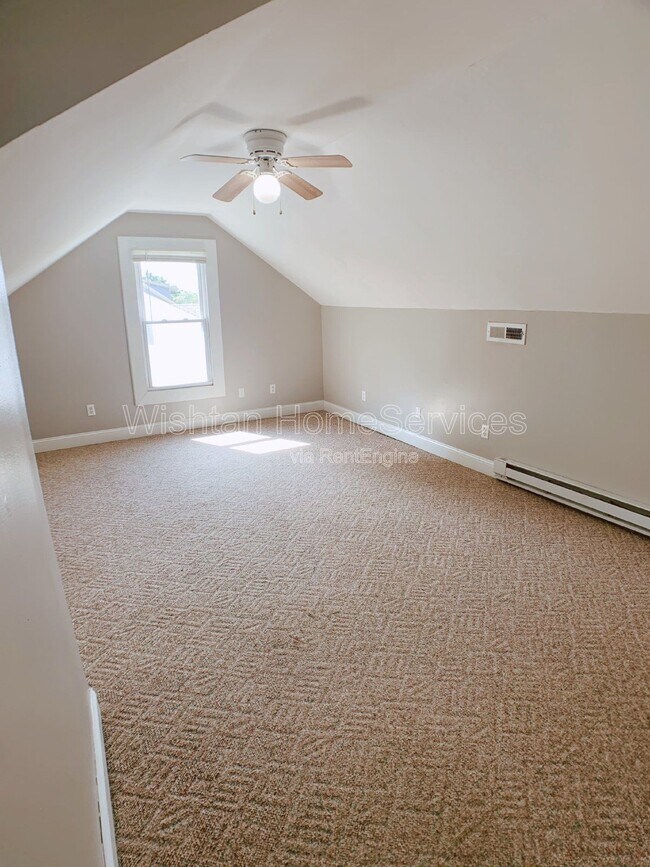 Building Photo - 437 W Murray St