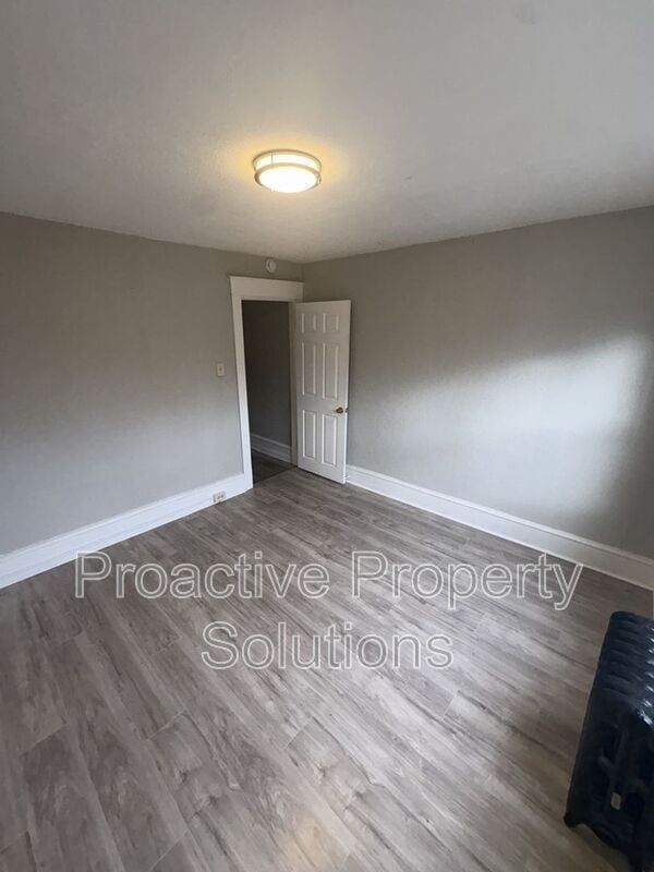 Building Photo - 27 Edison St