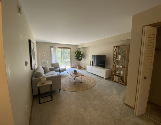 Building Photo - Cozy 2 Bedroom, 1 Bath Apartment with Balcony - Welcome Home!