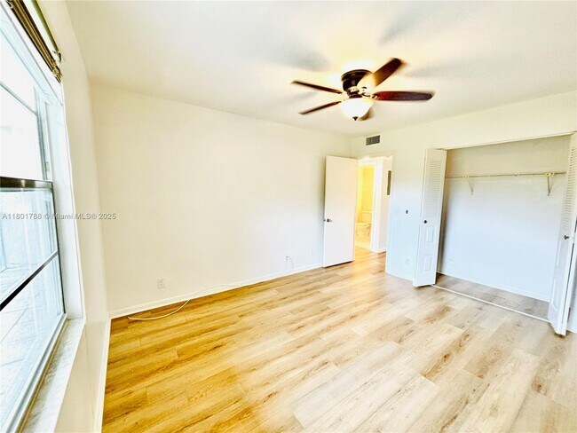 Building Photo - 800 SW 131st Ave