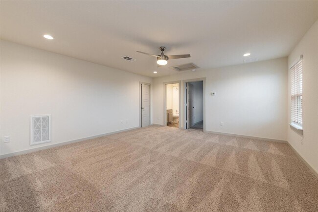 Building Photo - 289 Deserti Rd