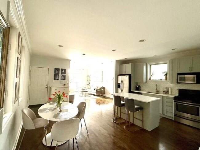 Building Photo - 1319 N Bosworth Ave