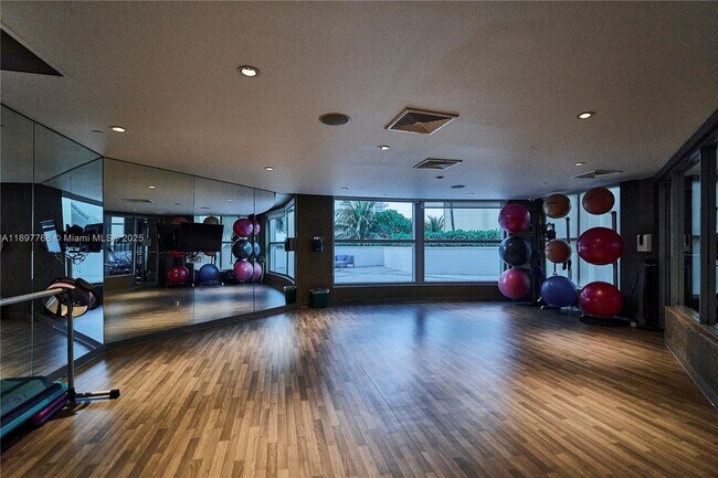 Building Photo - 3101 S Ocean Dr