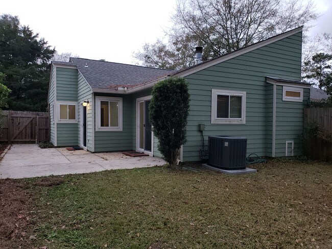 Building Photo - 2 Bedroom for rent January 2026 in NE Tall...