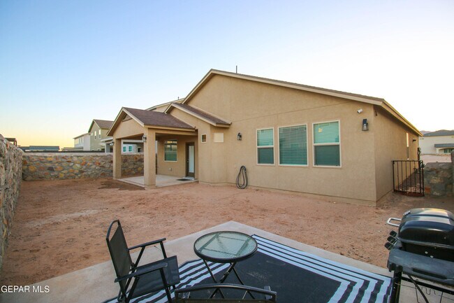 Building Photo - 10716 Drew Pearson Dr