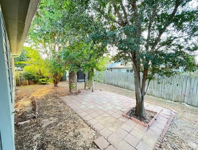 Building Photo - 1118 Boxwood Loop