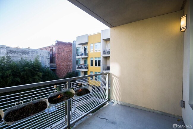 Building Photo - 2655 Bush St