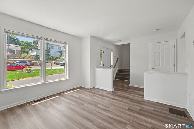 Building Photo - 21 Whitmore Ln
