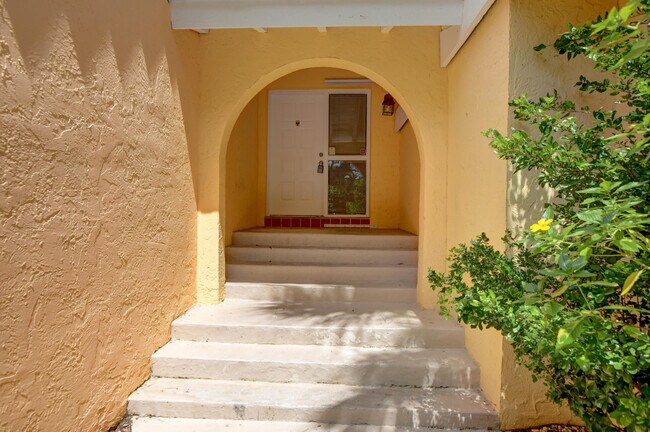 Building Photo - 6165 Belleza Ln